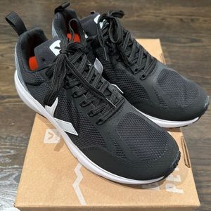 NIB Vera Condor 2 Black Sneakers